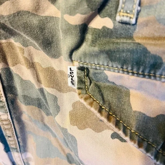 Levis Mens Camo Cargo Shorts Green Brown Woodland Camouflage Multi Pocket Sz. 40 - Picture 3 of 7